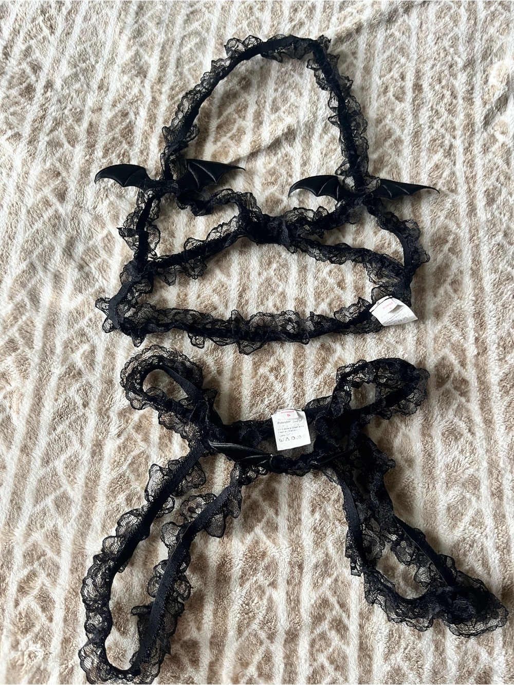 ROMWE Black Lace Bat-Embellished Lingerie Set